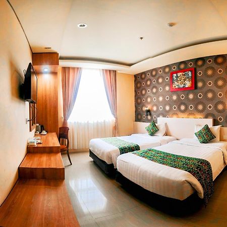Grand Madani Hotel Mataram Extérieur photo