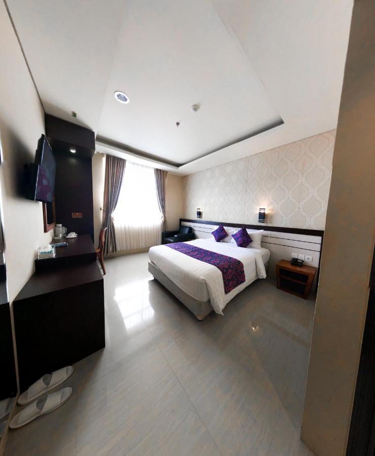 Grand Madani Hotel Mataram Extérieur photo