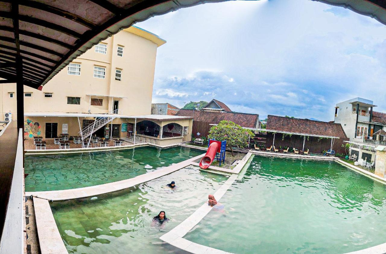 Grand Madani Hotel Mataram Extérieur photo