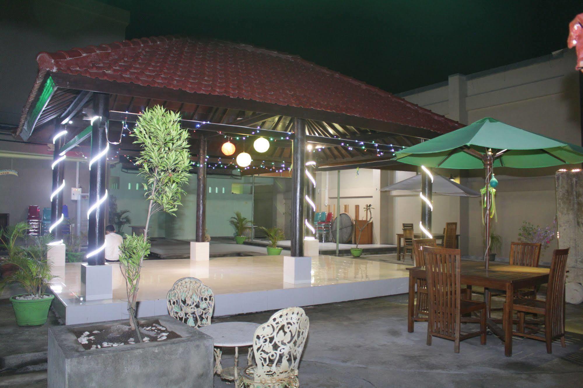 Grand Madani Hotel Mataram Extérieur photo